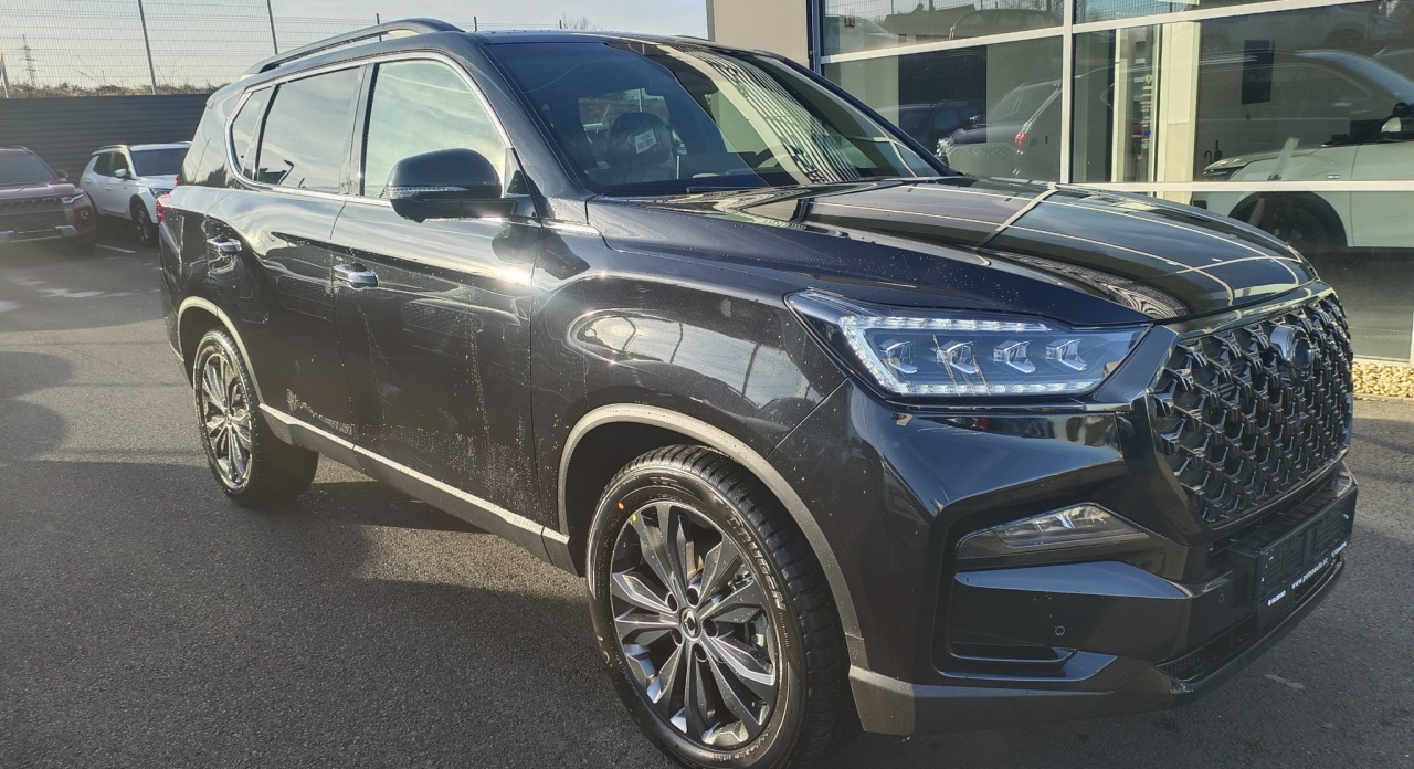 Rexton PREMIUM+ 4x4 AT LAK (BL) BLACK PACKET