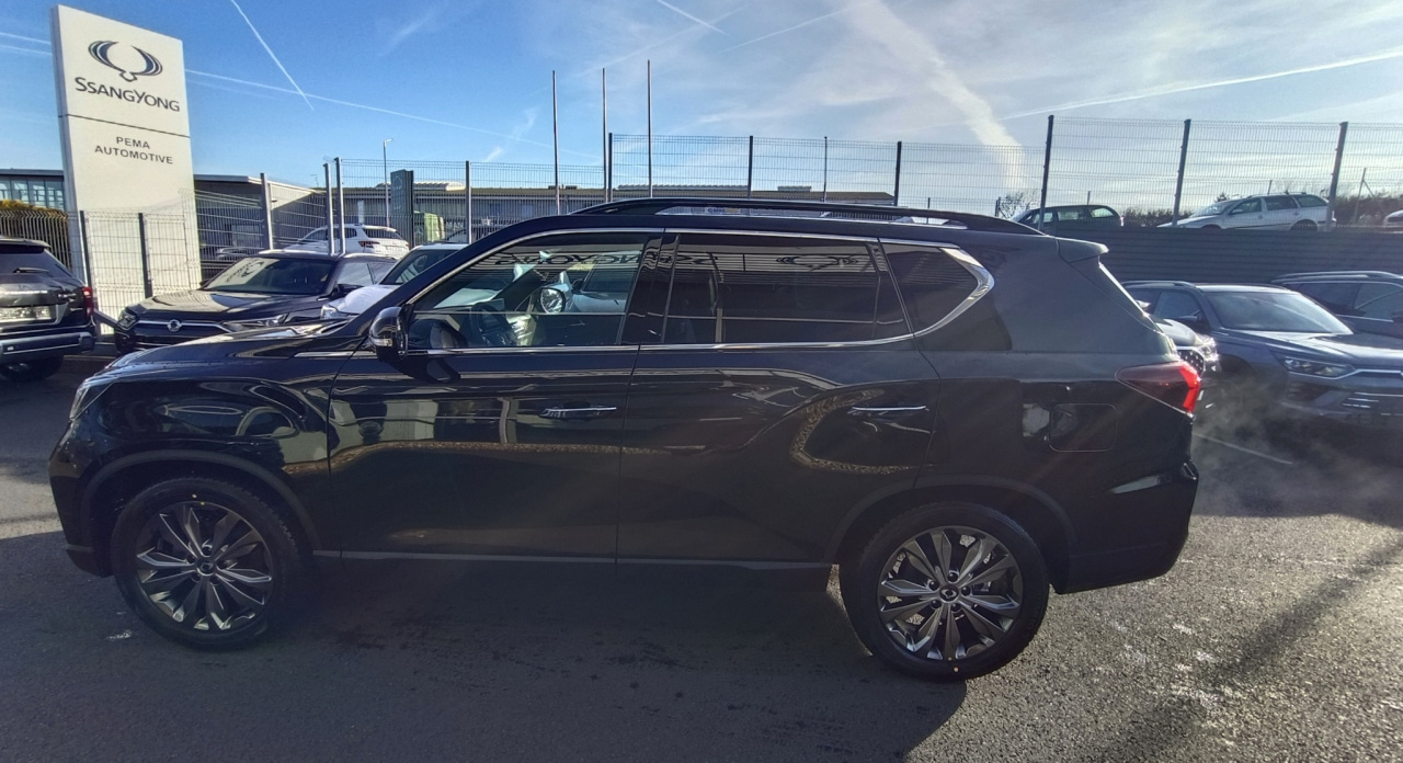 Rexton PREMIUM+ 4x4 AT LAK (BL) BLACK PACKET