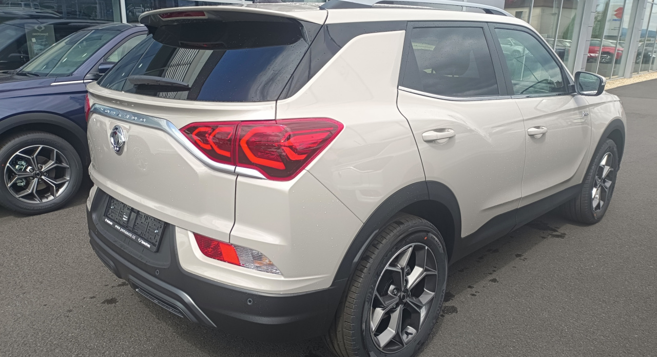 Korando Style+ M6 EBL (BL)